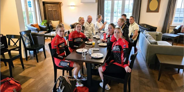 02 - Cycling group